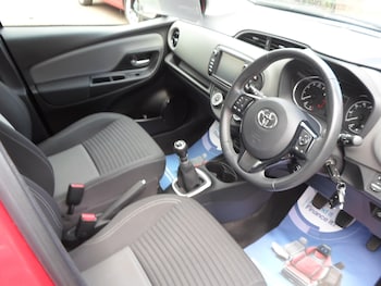 Used Toyota Yaris 2019 for sale - 79055940: Photo