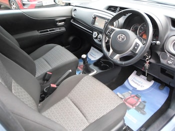 Used Toyota Yaris 2013 for sale - 77476090: Photo