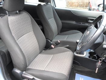 Used Toyota Yaris 2013 for sale - 77476090: Photo