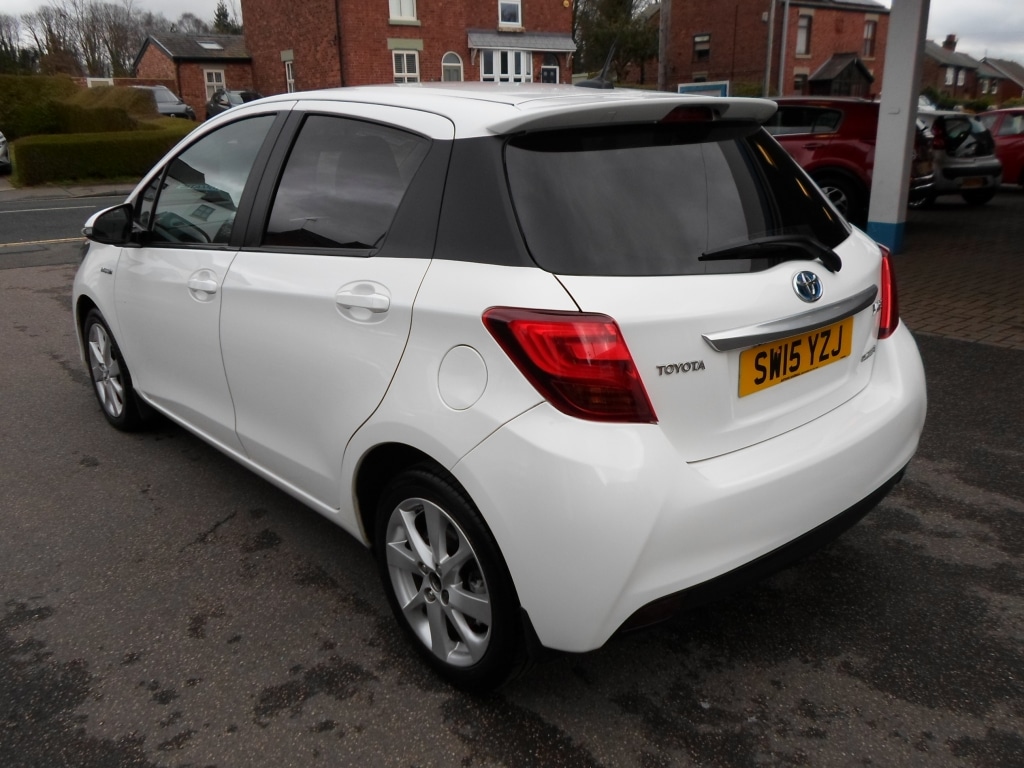 Used Toyota Yaris 2015 for sale - 77782022: Photo 2