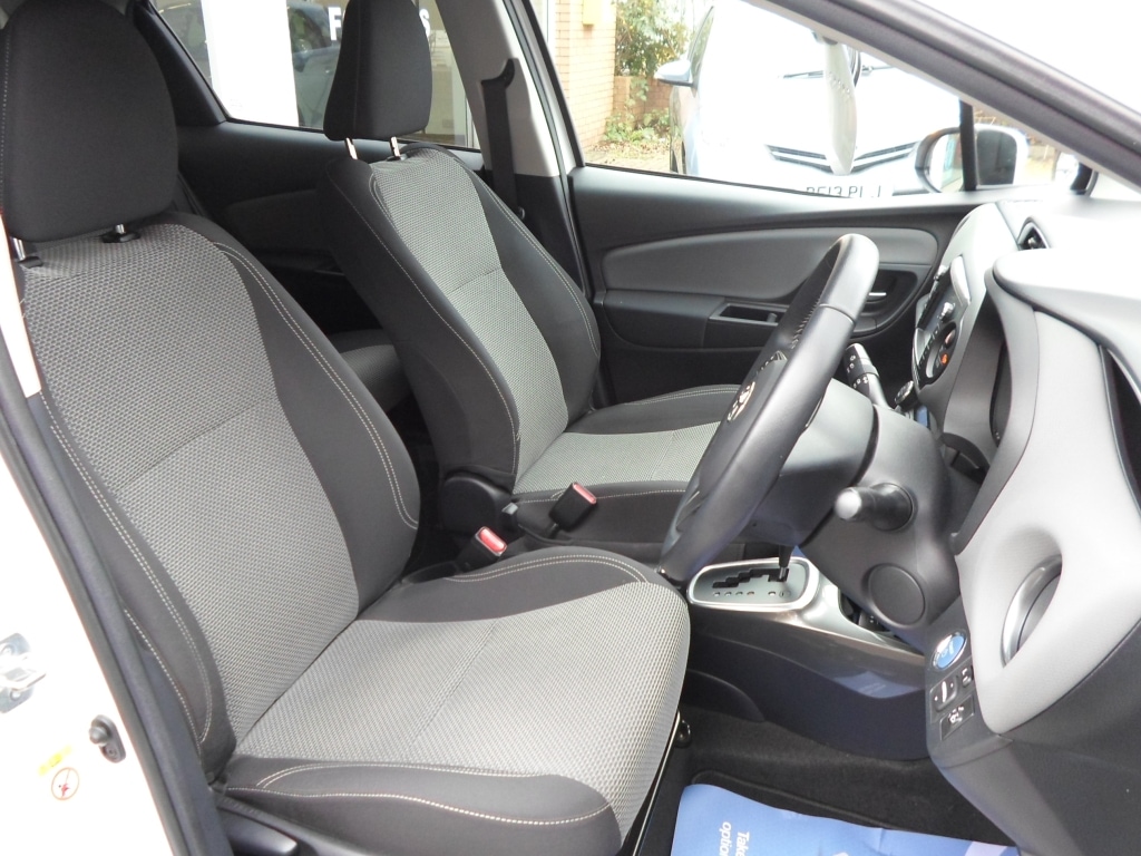 Used Toyota Yaris 2015 for sale - 77782022: Photo 3