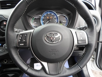 Used Toyota Yaris 2015 for sale - 77782022: Photo