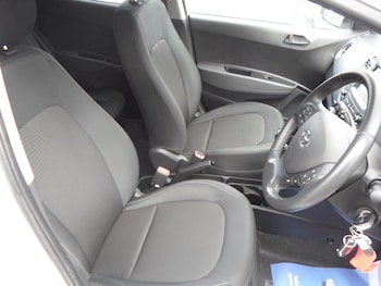 Used Hyundai i10 2019 for sale - 78681764: Photo