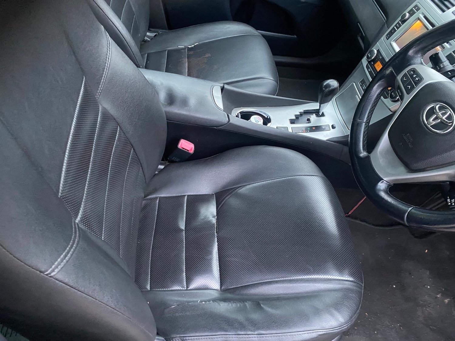 Used Toyota Avensis 2012 for sale - 76317253: Photo 8