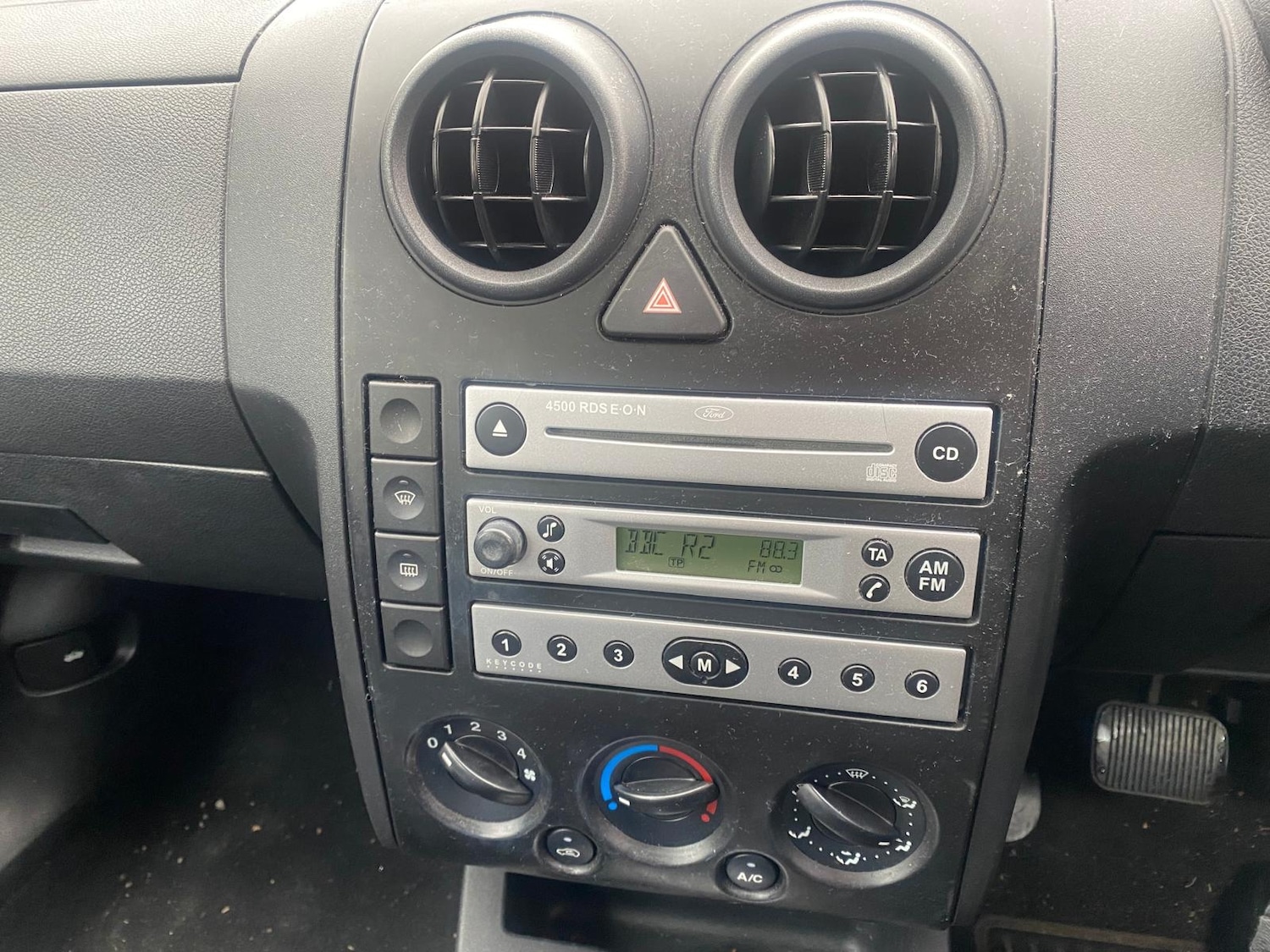 Used Ford Fusion 2004 for sale - 76317251: Photo 11