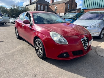 2011 (11) - 1.6 JTDM-2 Lusso 5dr