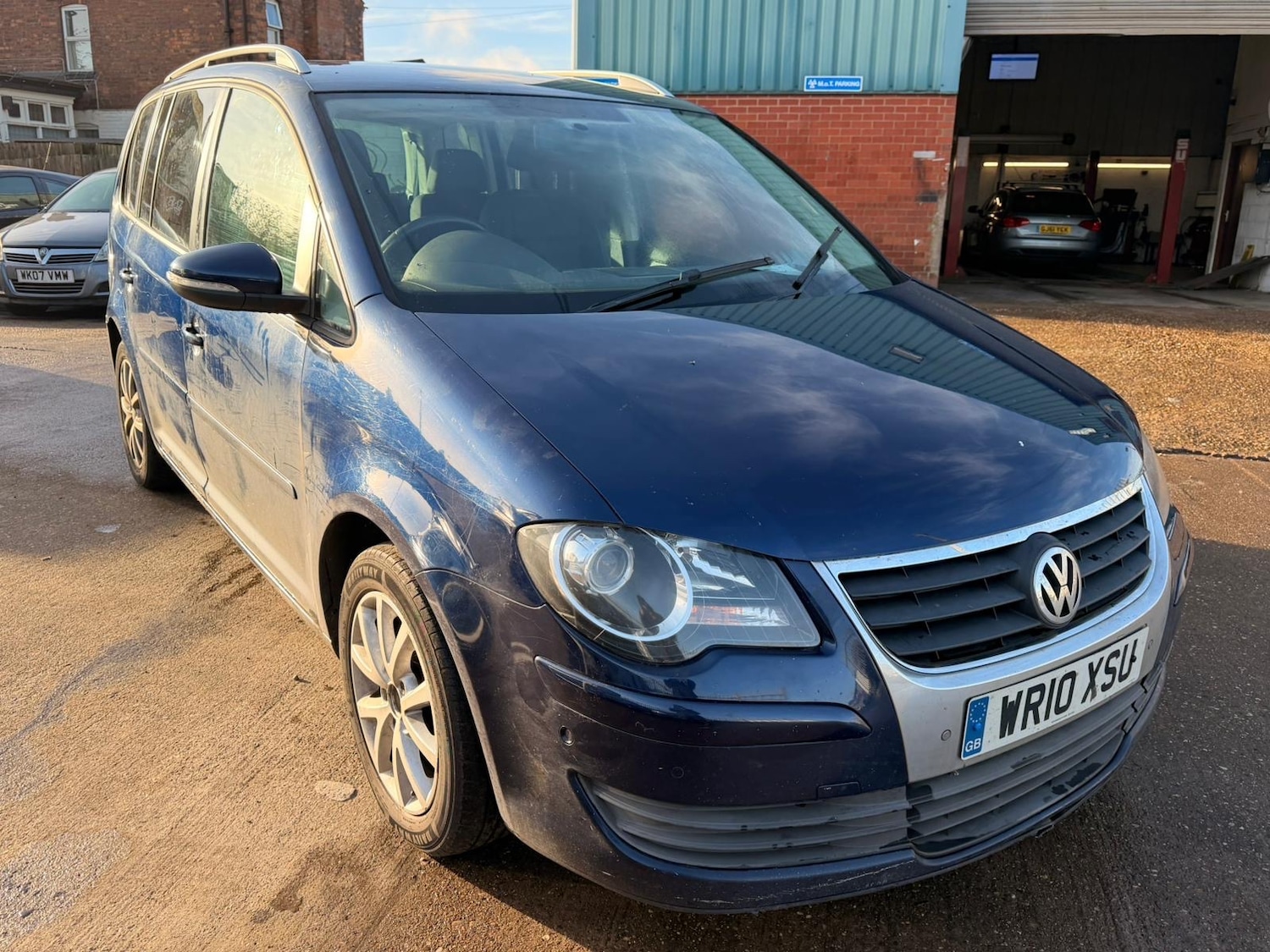 Used Volkswagen Touran 2010 for sale - 76932353: Photo 1