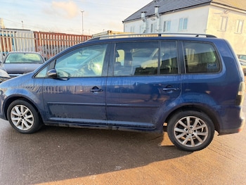 Used Volkswagen Touran 2010 for sale - 76932353: Photo