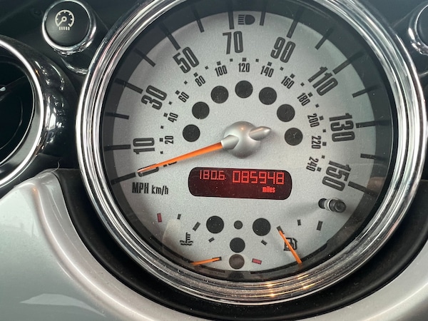 Used MINI Convertible 2004 for sale - 76275056: Photo 6
