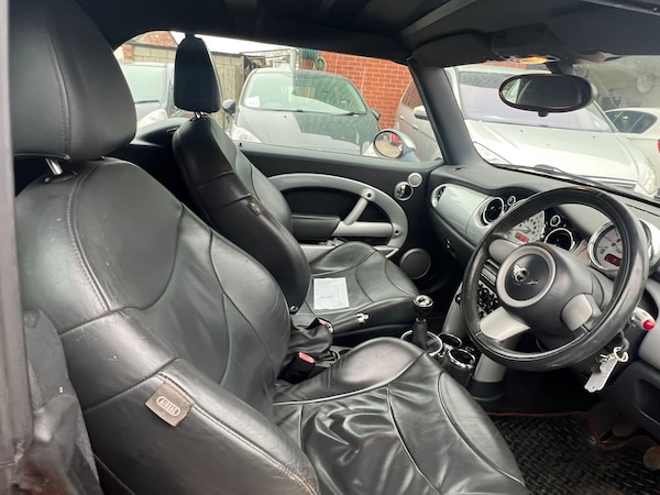 Used MINI Convertible 2004 for sale - 76275056: Photo 8