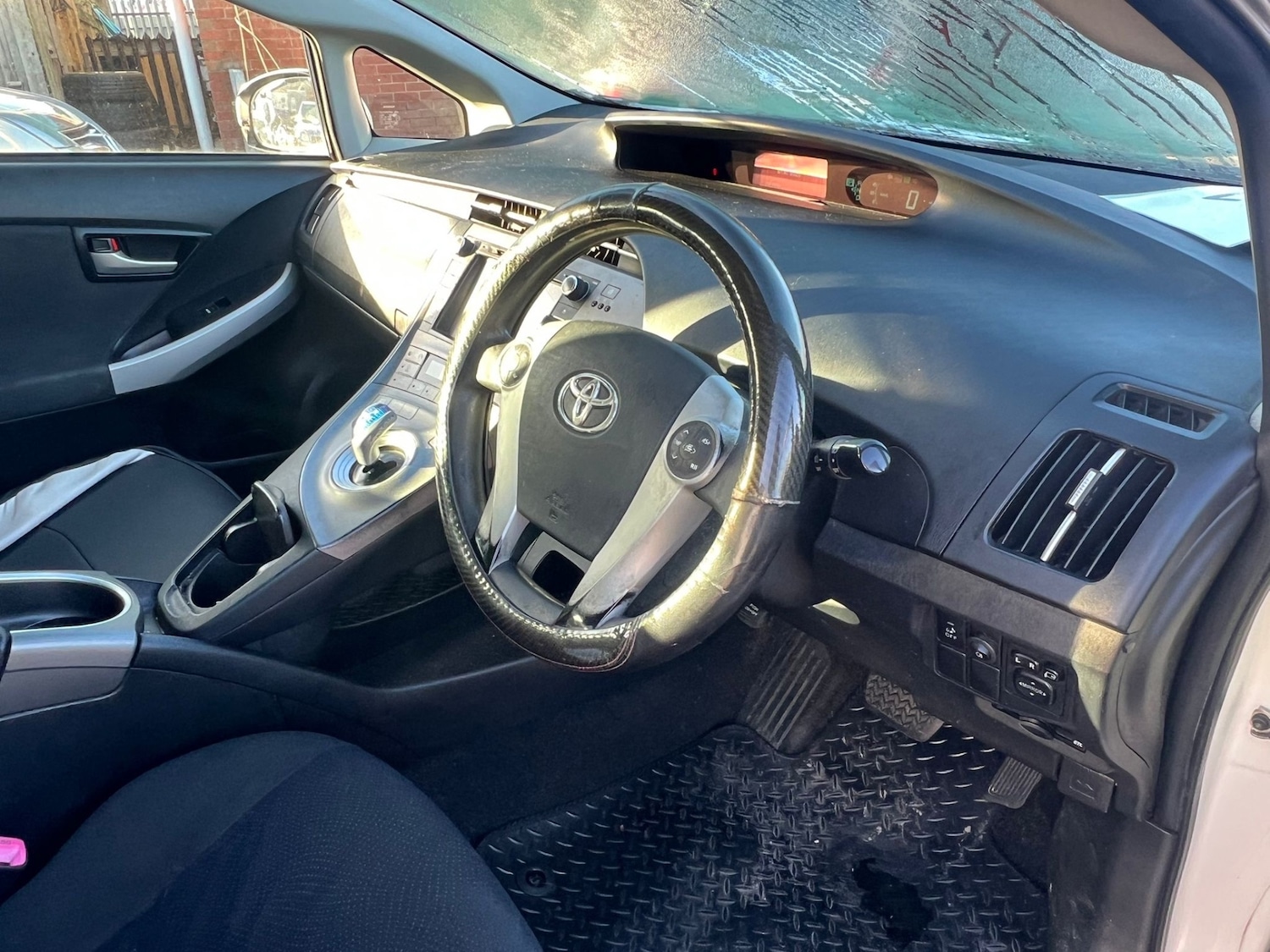 Used Toyota Prius 2016 for sale - 76600010: Photo 9