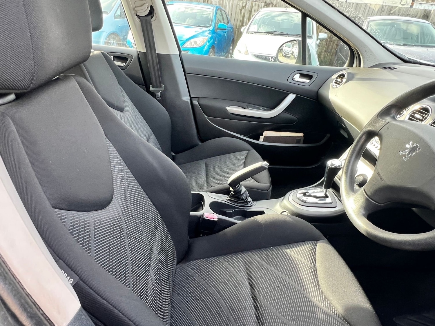 Used Peugeot 308 2010 for sale - 77558223: Photo 11