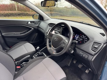 Used Hyundai i20 2017 for sale - 77029587: Photo