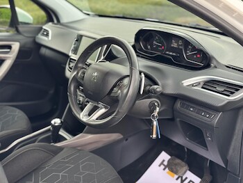 Used Peugeot 2008 2015 for sale - 78536087: Photo