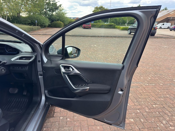 Used Peugeot 2008 2016 for sale - 75152925: Photo 12