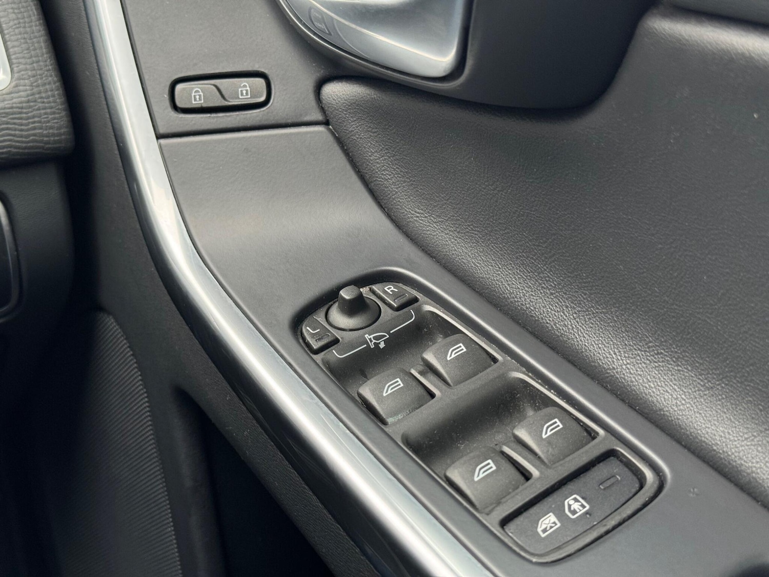 Used Volvo XC60 2015 for sale - 77238409: Photo 28