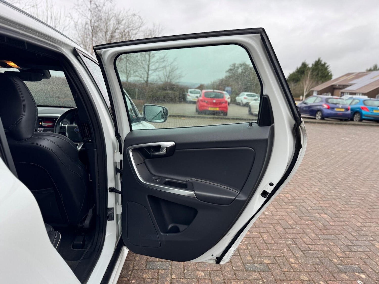 Used Volvo XC60 2015 for sale - 77238409: Photo 55