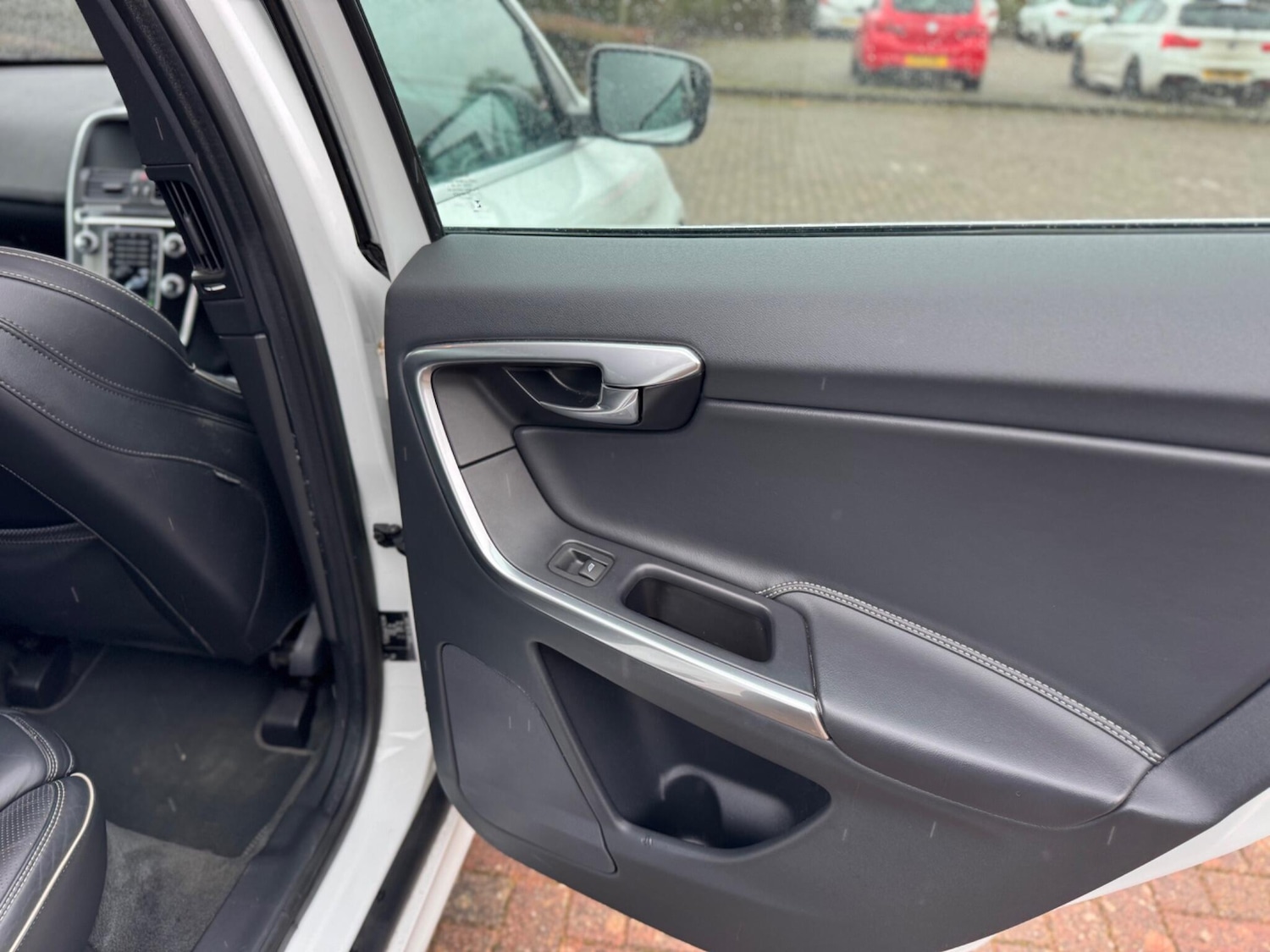 Used Volvo XC60 2015 for sale - 77238409: Photo 56