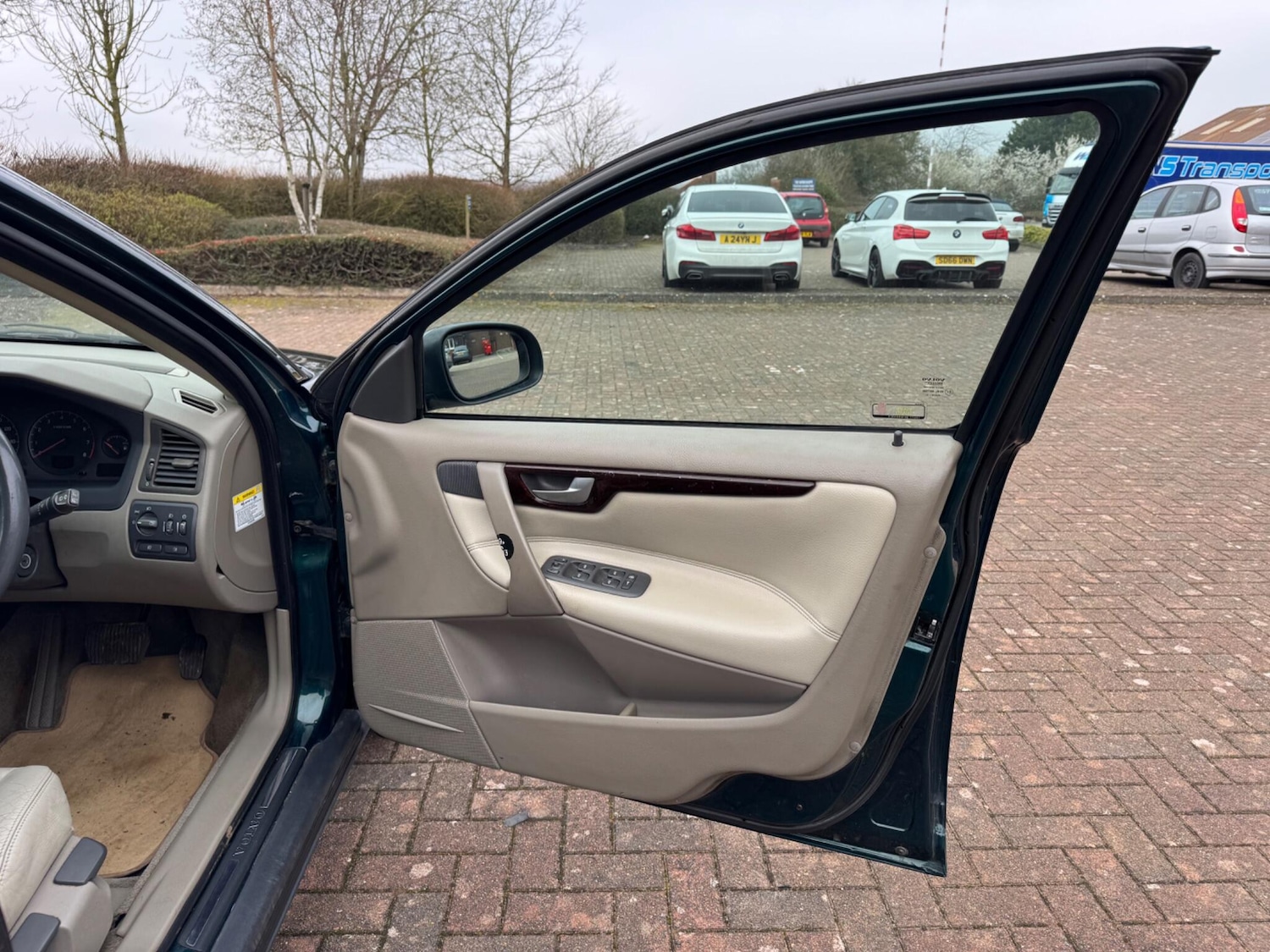 Used Volvo V70 2002 for sale - 78086870: Photo 39