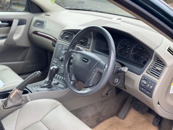 Used Volvo V70 2002 for sale - 78086870: Photo