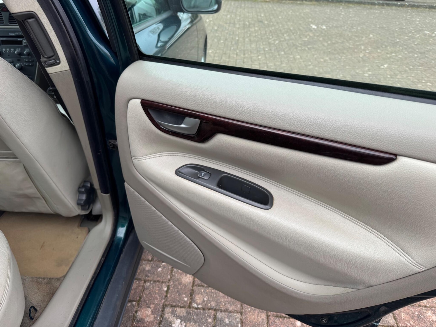 Used Volvo V70 2002 for sale - 78086870: Photo 42