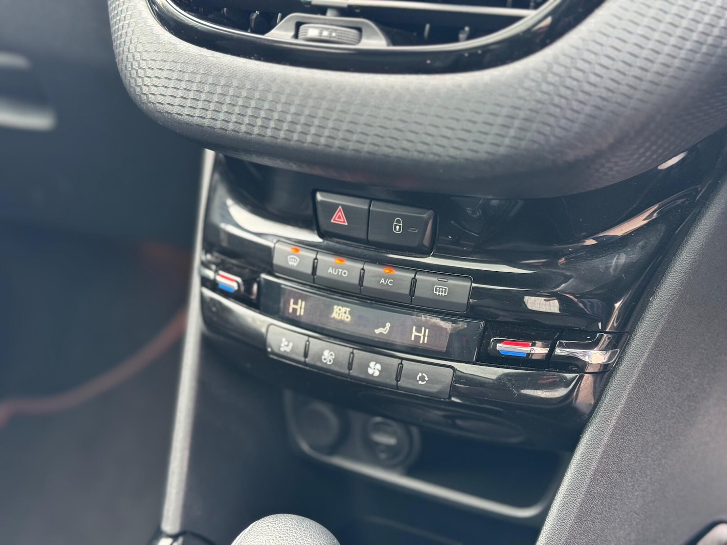 Used Peugeot 2008 2017 for sale - 77598233: Photo 22