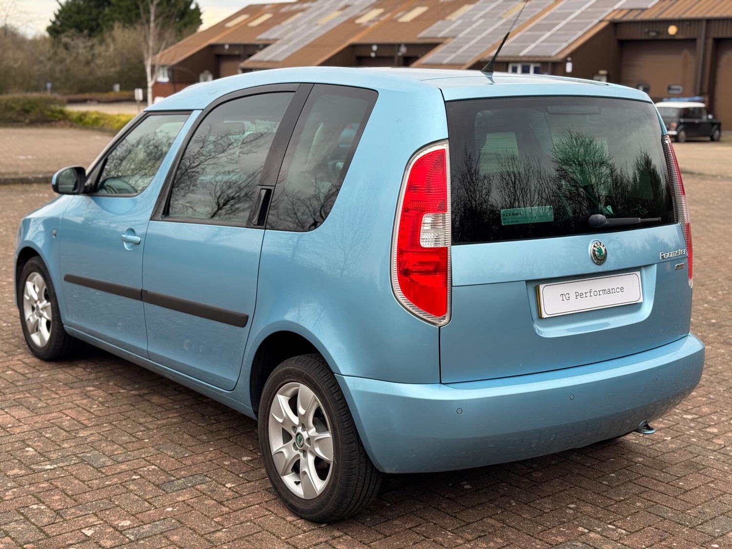 Used Skoda Roomster 2011 for sale - 77632979: Photo 2