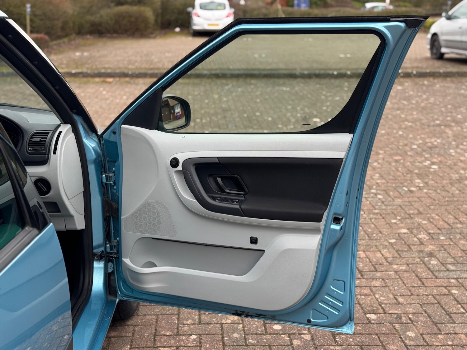 Used Skoda Roomster 2011 for sale - 77632979: Photo 43