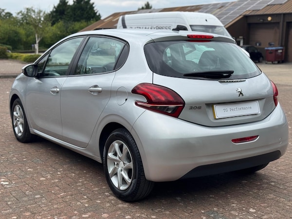 Used Peugeot 208 2015 for sale - 75741508: Photo 2