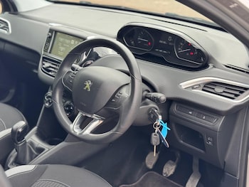 Used Peugeot 208 2015 for sale - 75741508: Photo