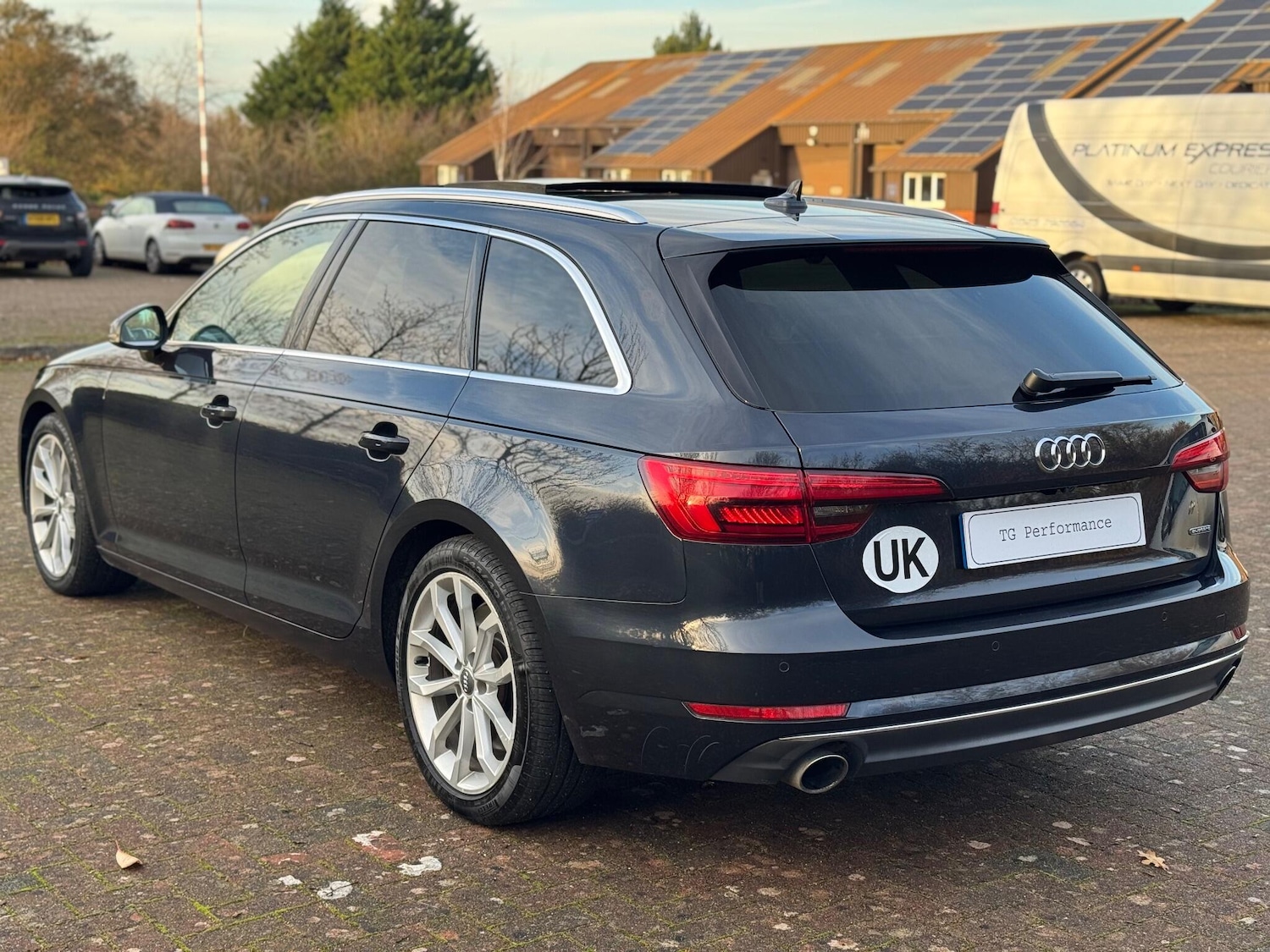 Used Audi A4 2016 for sale - 76573352: Photo 2