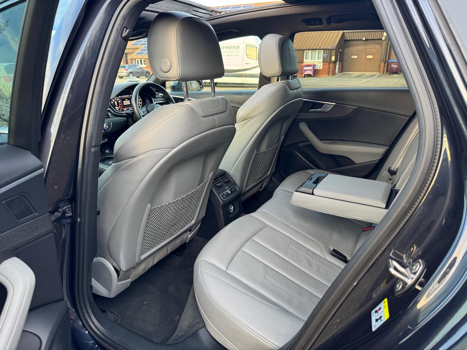 Used Audi A4 2016 for sale - 76573352: Photo 61