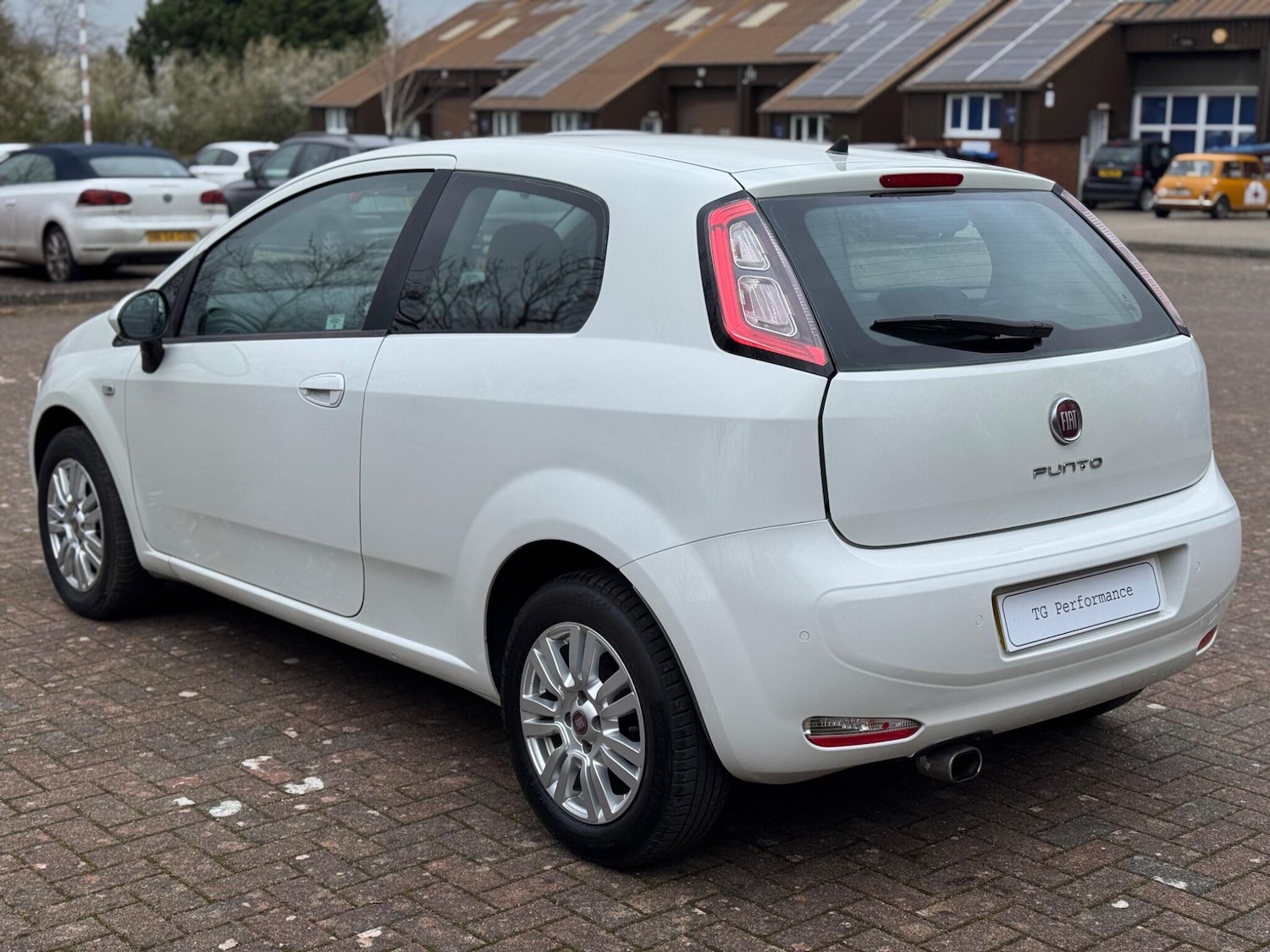 Used Fiat Punto 2013 for sale - 77940552: Photo 2