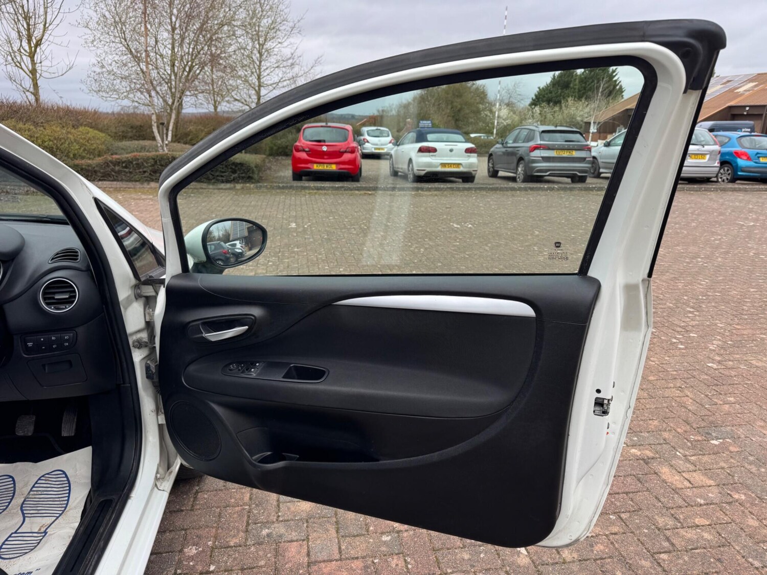 Used Fiat Punto 2013 for sale - 77940552: Photo 42