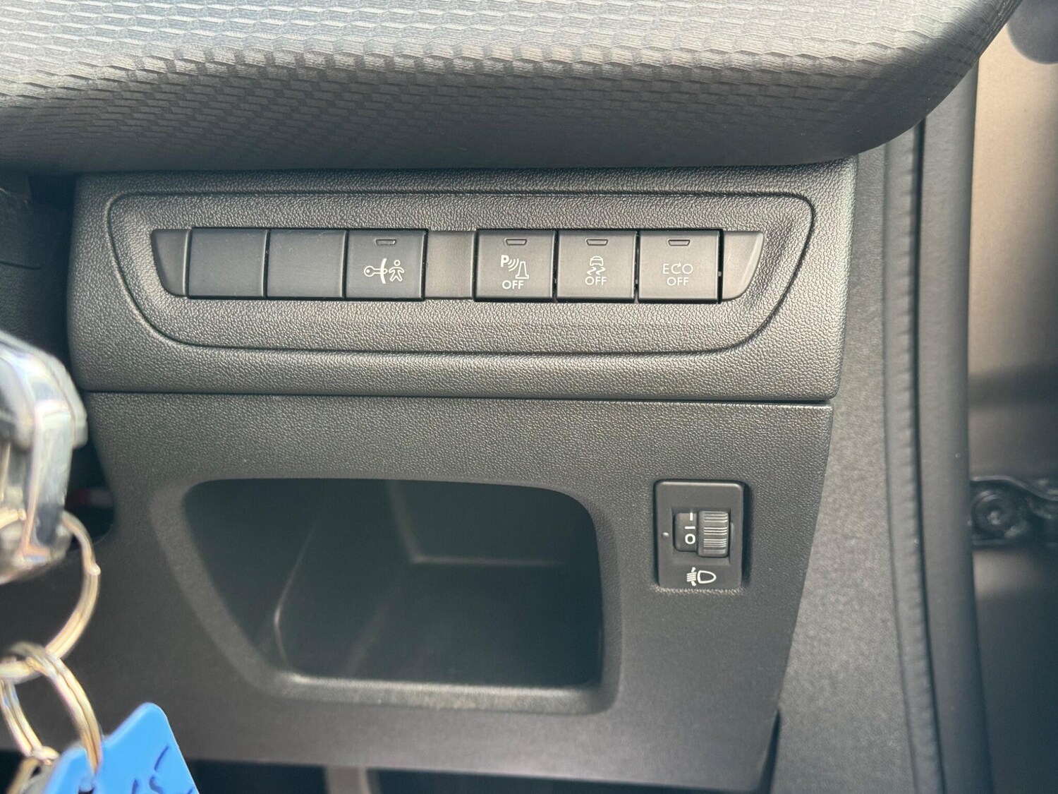 Used Peugeot 2008 2015 for sale - 78156993: Photo 23