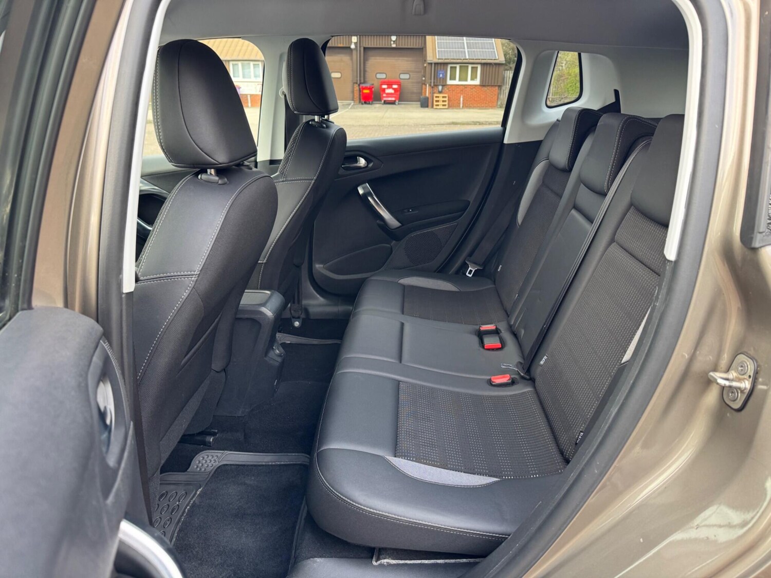 Used Peugeot 2008 2015 for sale - 78156993: Photo 40