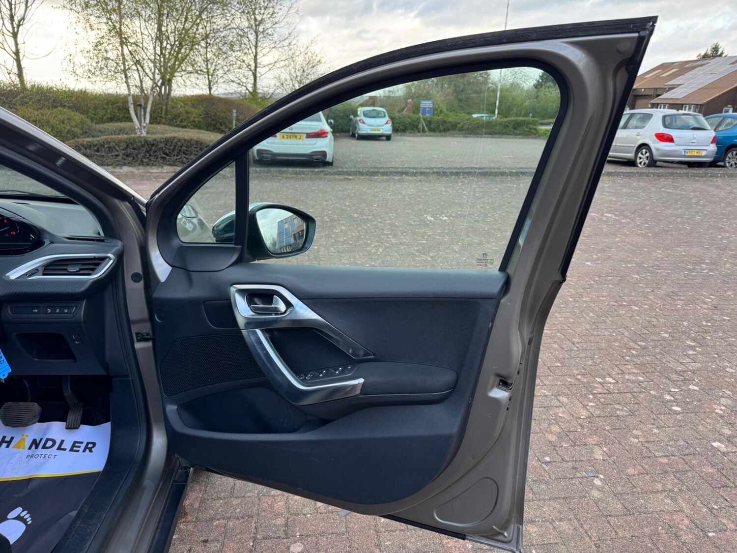 Used Peugeot 2008 2015 for sale - 78156993: Photo 41