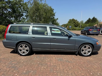 Used Volvo V70 2004 for sale - 79034017: Photo