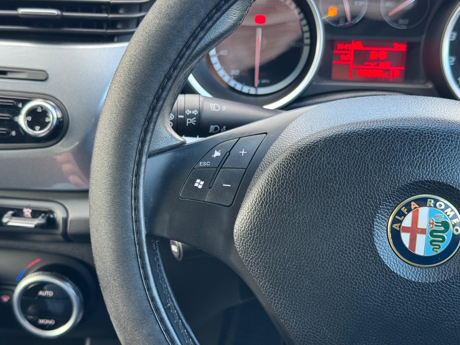 Used Alfa Romeo Giulietta 2012 for sale - 77853315: Photo 46