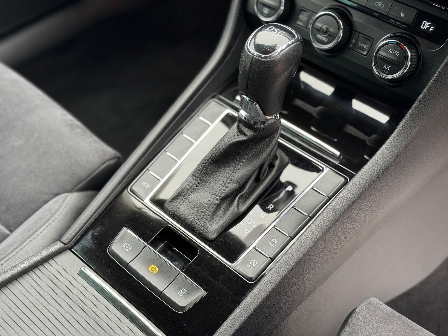 Used Skoda Superb 2017 for sale - 77794309: Photo 27