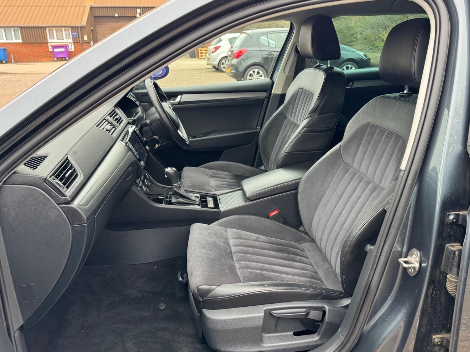 Used Skoda Superb 2017 for sale - 77794309: Photo 40