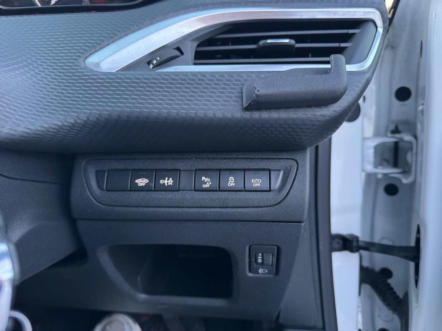 Used Peugeot 2008 2018 for sale - 77108854: Photo 26