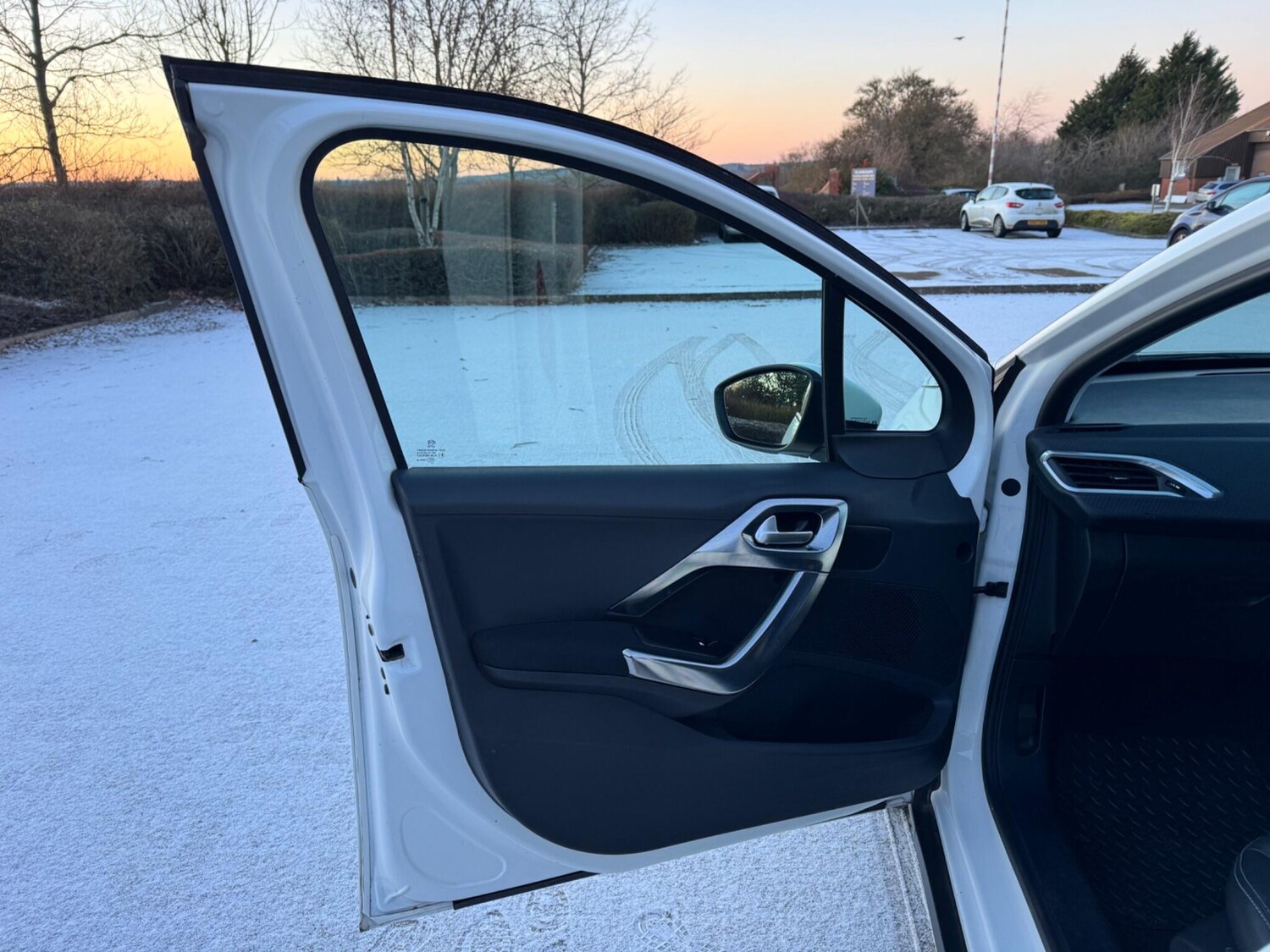 Used Peugeot 2008 2018 for sale - 77108854: Photo 48