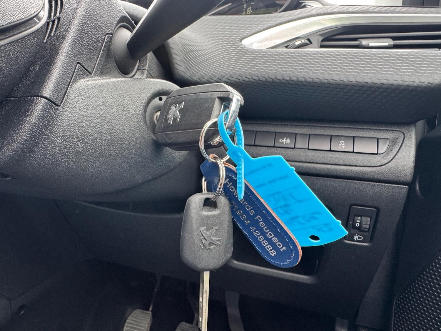 Used Peugeot 208 for sale - 76993617: Photo 29