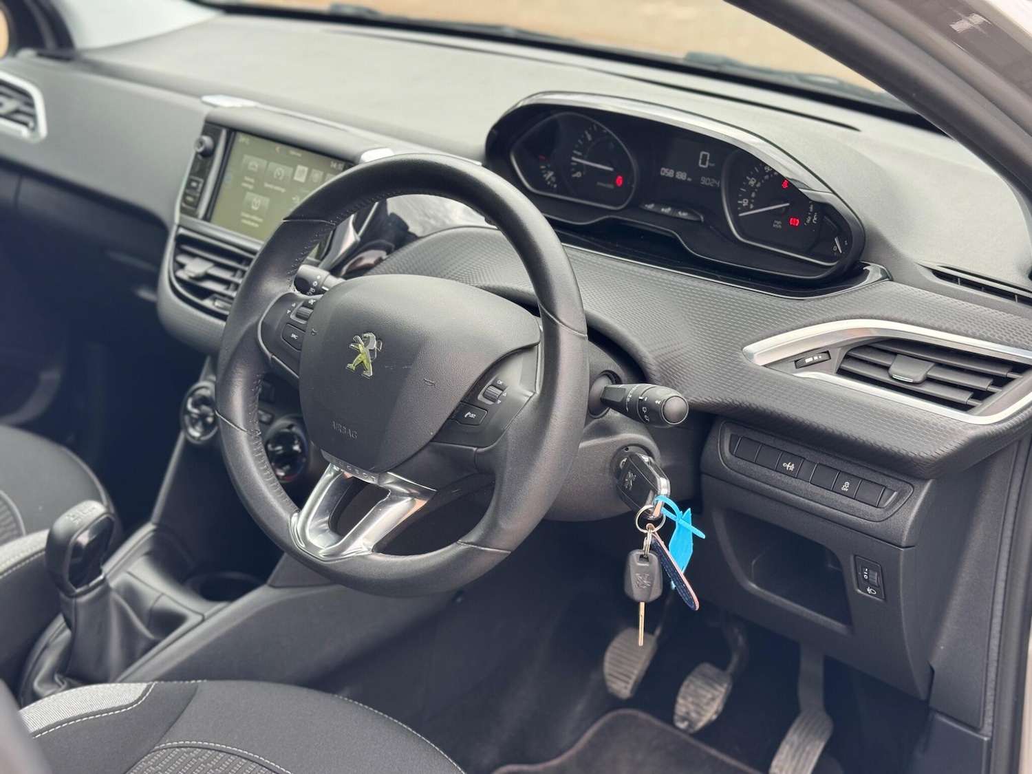 Used Peugeot 208 for sale - 76993617: Photo 3