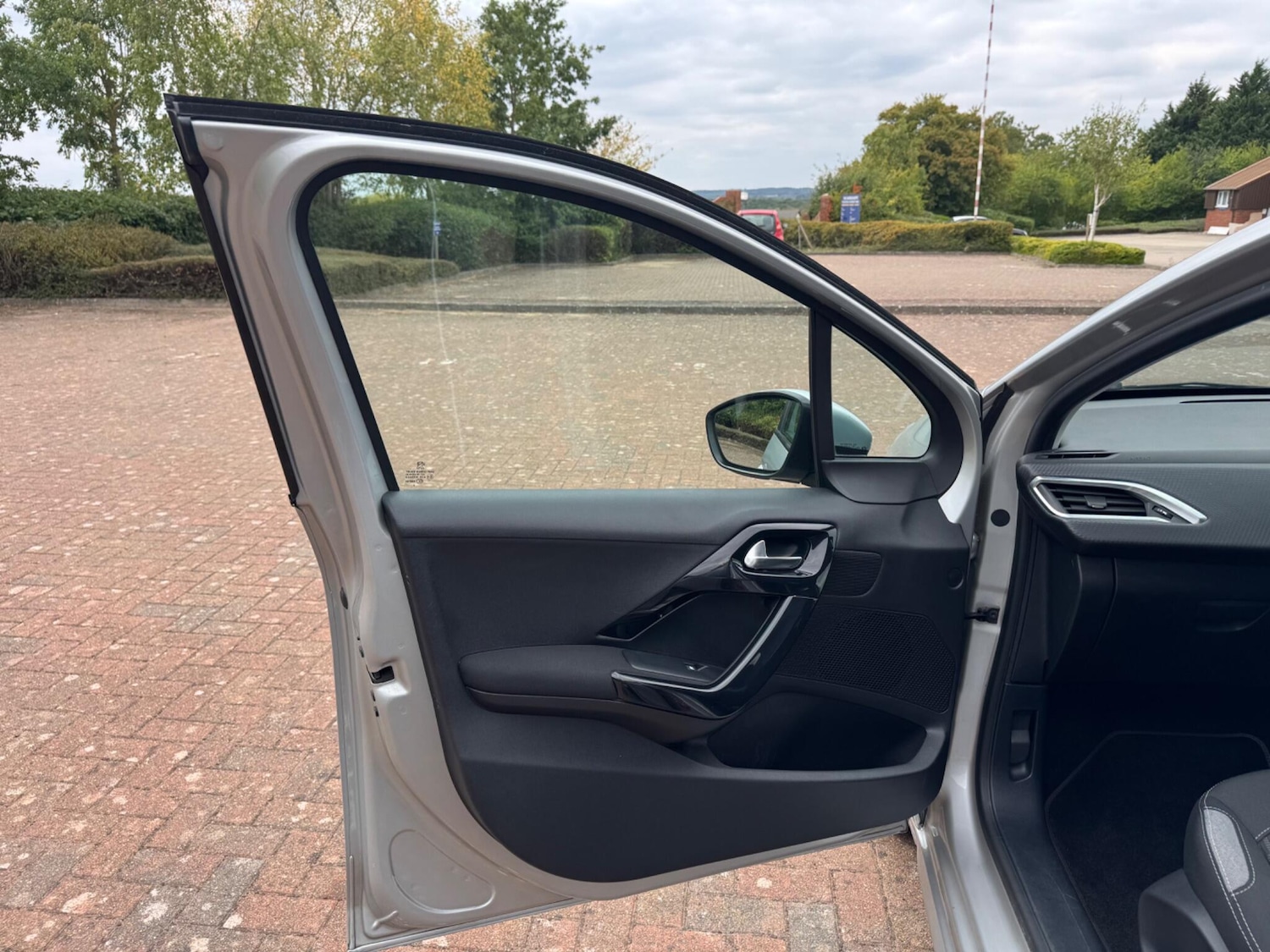 Used Peugeot 208 for sale - 76993617: Photo 49