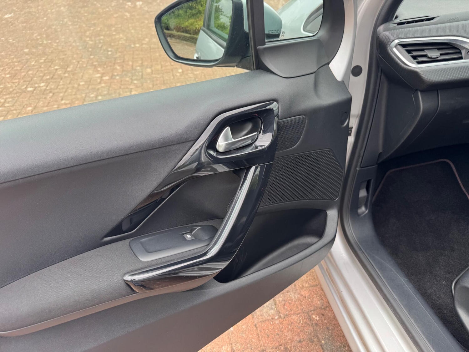 Used Peugeot 208 for sale - 76993617: Photo 50