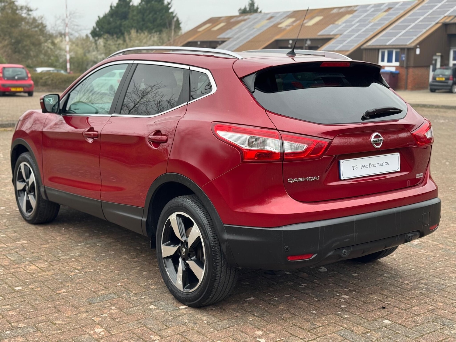 Used Nissan Qashqai for sale - 77925147: Photo 2