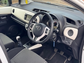 Used Toyota Yaris 2013 for sale - 78232021: Photo