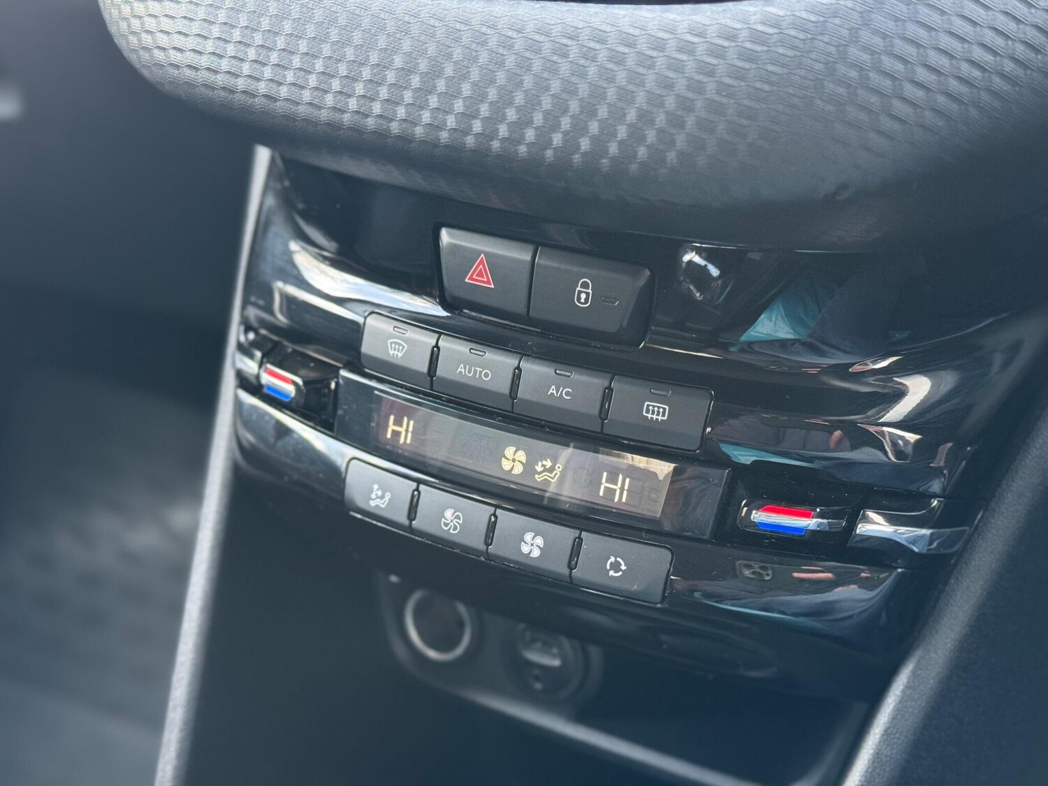 Used Peugeot 2008 2017 for sale - 78100938: Photo 27